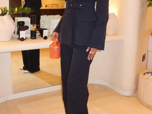 8b02aa43-7b16-491c-b888-75ffd2055a40 LUX suit